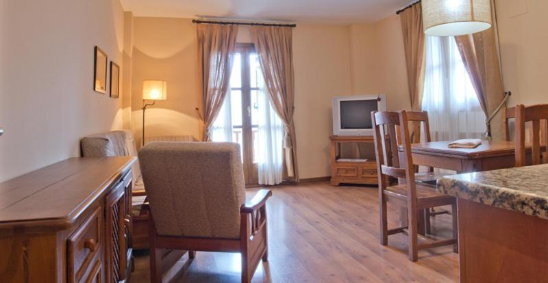 Apartamentos Casa Lavedan Tramacastilla de Tena Chambre photo